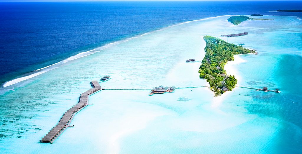 LUX* South Ari Atoll, Signature Pool Water Villa über türkisfarbener Lagune