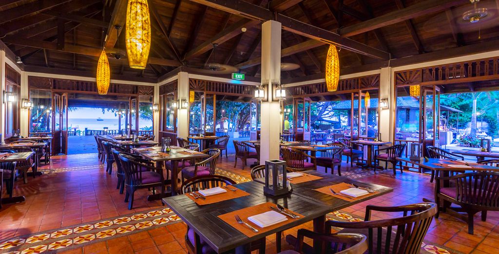 Kalima 5*, Holiday Inn Phi Phi Island 4* y Pakasai Resort 4*