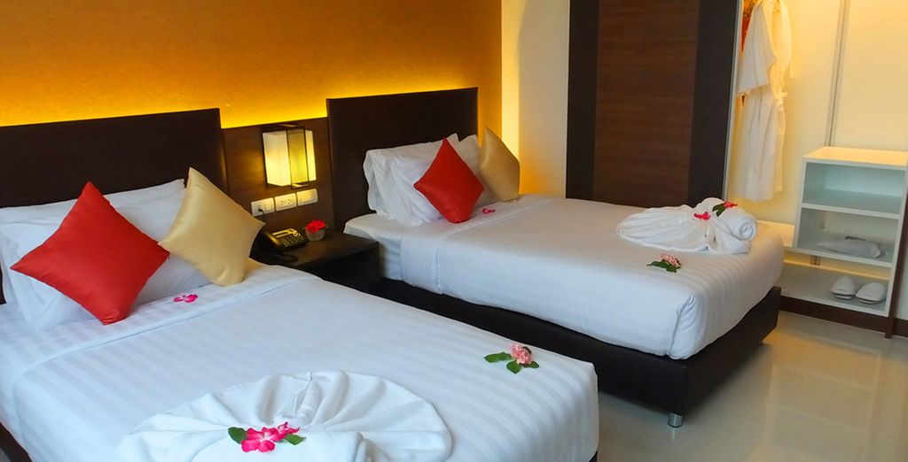 Glow Trinity Silom, River Kwai Jungle Raft y Mida Dhavaravati Grande