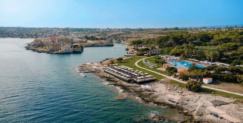La pointe rocheuse de Brucoli, ses pins et sa crique, sur la côte est de la Sicile