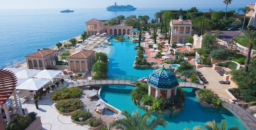 Hôtel haut de gamme 4 étoiles avec piscine extérieure chauffée et vue sur la mer