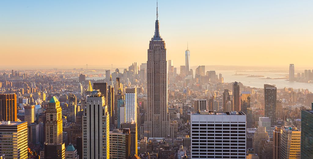 L’Empire State Building surplombe la ville de New-York