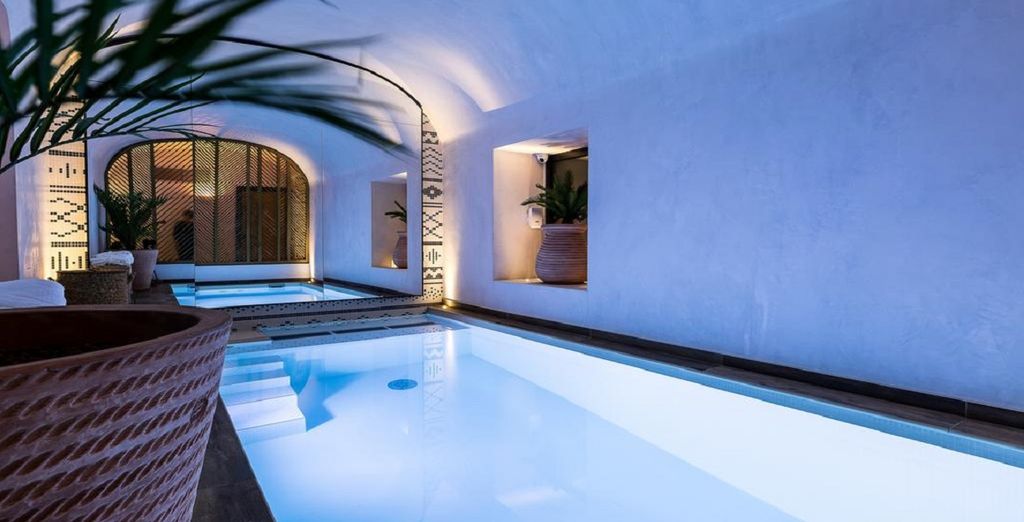 Hôtel de prestige avec piscine intérieure et spa quatre étoiles à Paris
