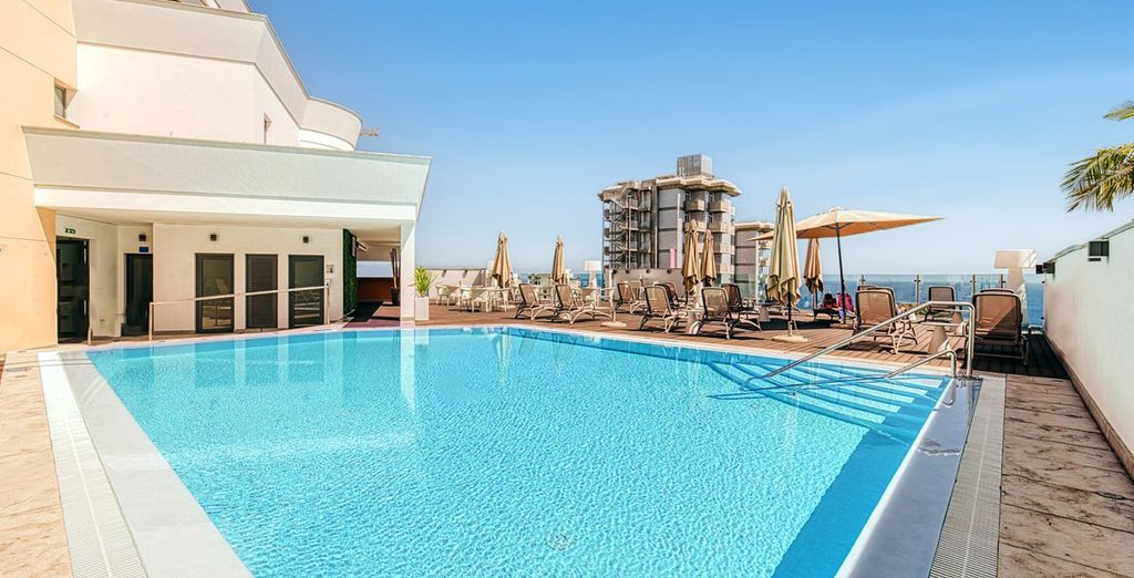 Levada attraverso la foresta