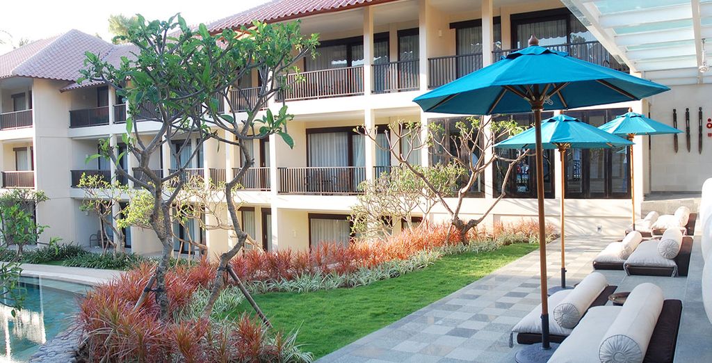 Hotel Swiss Belresort Watu Jimbar 4* o Hotel The Camakila Legian 4*