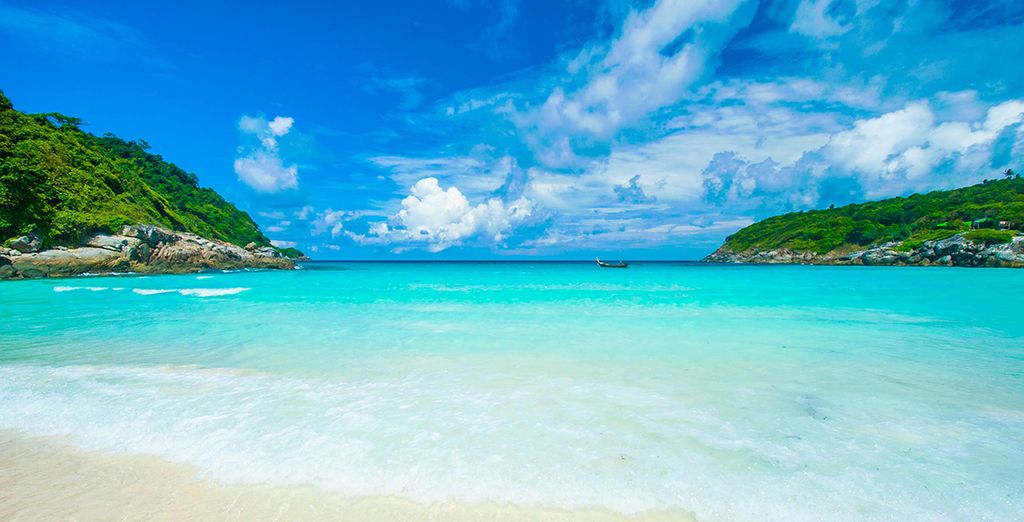 Maikhao Beach & Holiday Inn Phi Phi & Bangsak Merlin