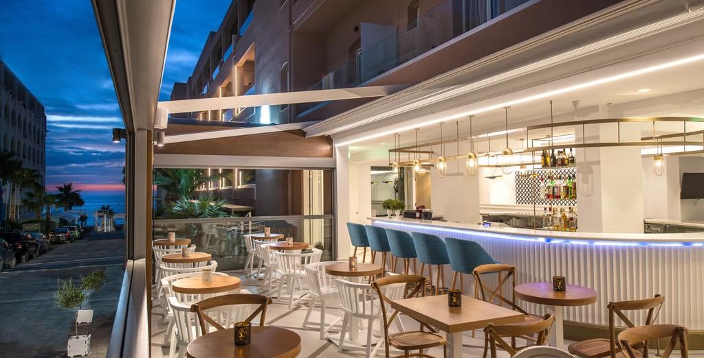 Mari Kristin Beach Hotel 4* + Bella Santorini 4*