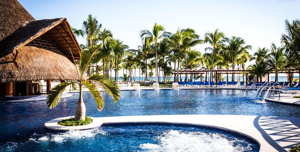 The Wyndham New Yorker 4* & Barcelo Maya Beach 5*