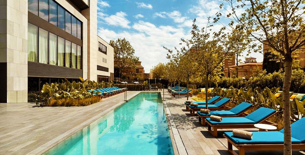 Hotel 5 stelle a Barcellona, tutti i comfort con piscina e zona relax