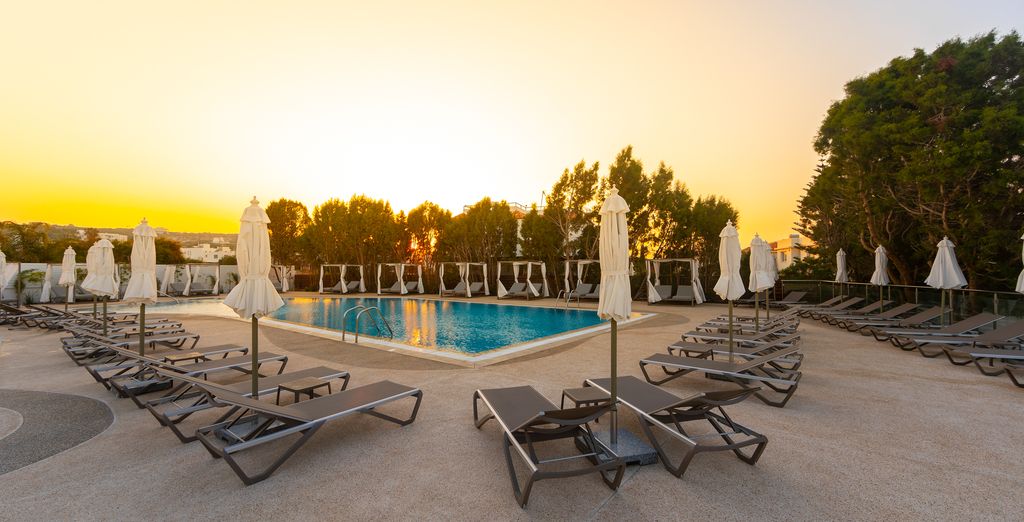Leonardo Crystal Cove Hotel & Spa - by the Sea 4* - Adults Only