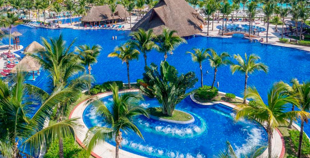 Courtyard New York Manhattan by Marriott e Hotel Barcelo Maya Palace 5*