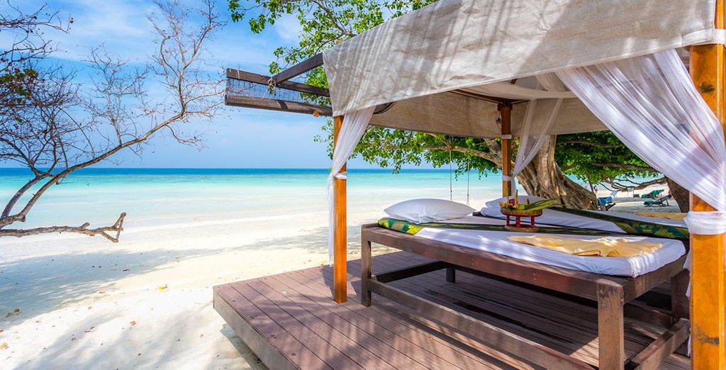 Maikhao Beach & Holiday Inn Phi Phi & Bangsak Merlin