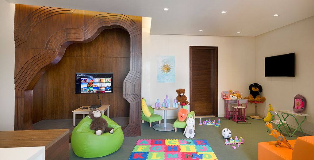 Hyatt Place Dubai/Wasl District 4* + Andaz Capital Gate 5*
