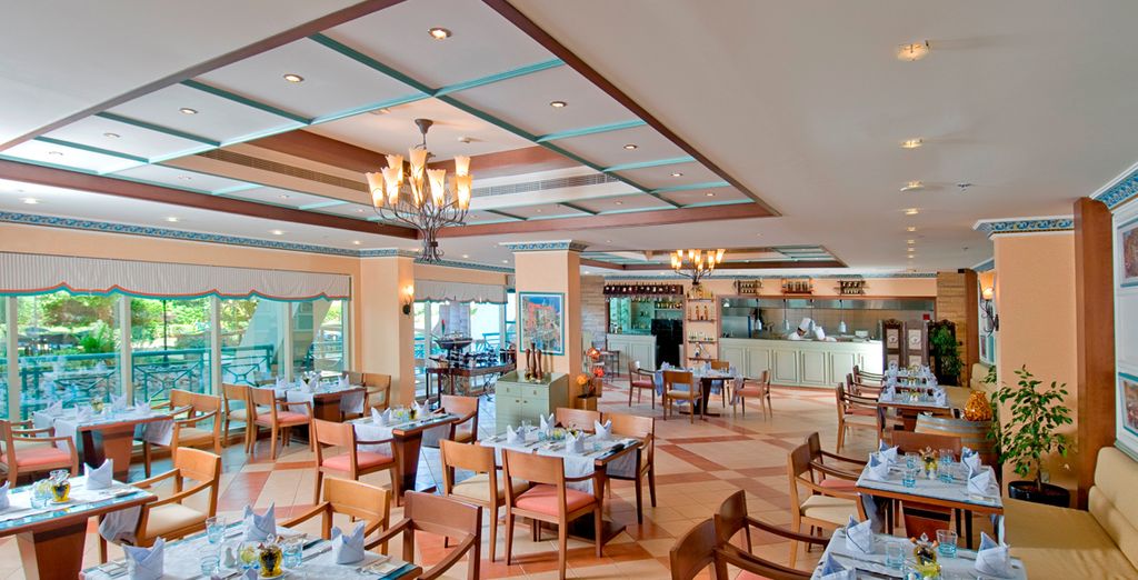 Tilal Liwa Resort 4* + Al Raha Beach Hotel 5* 