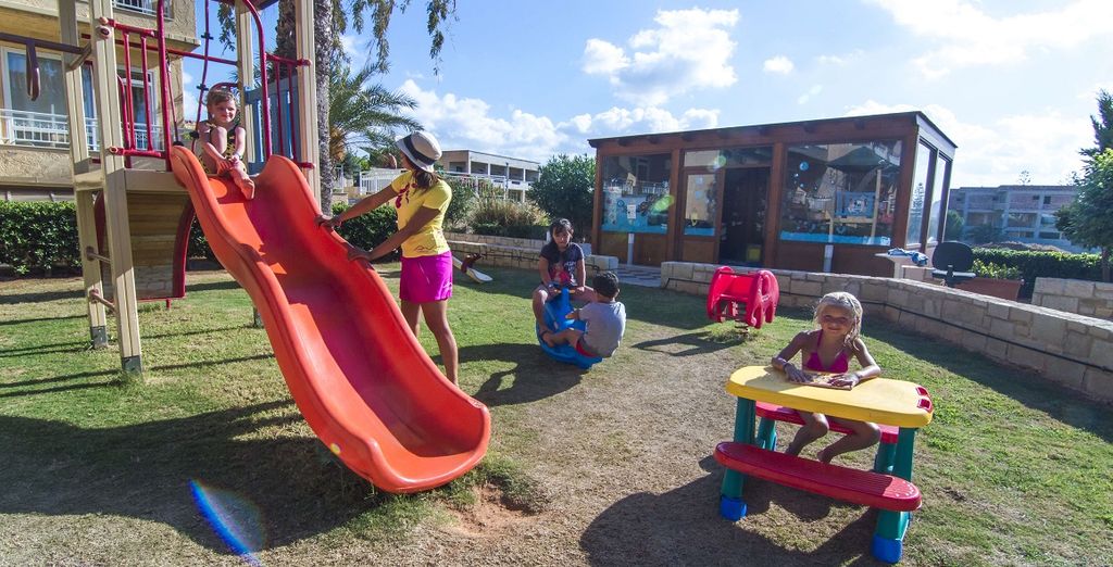 Lavris Hotel & Bungalows 4*