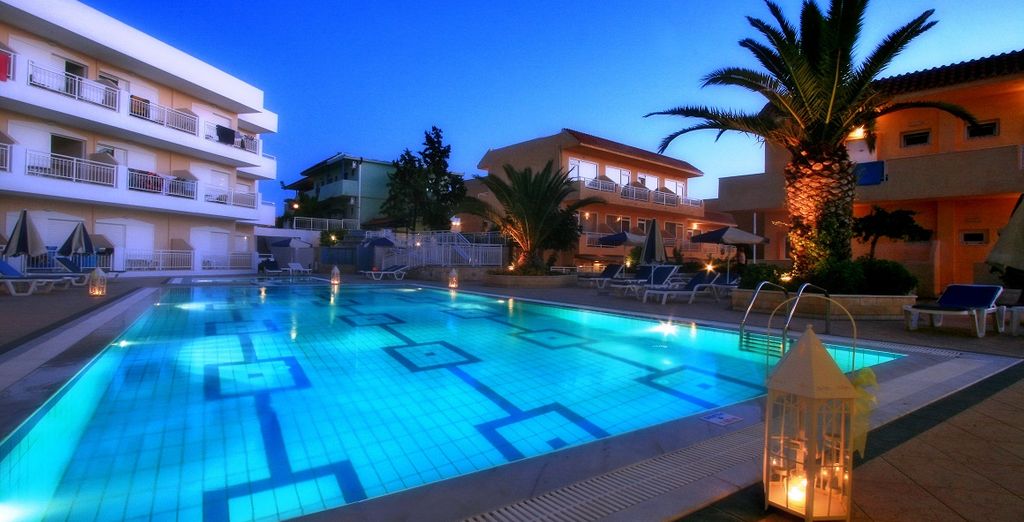 Lavris Hotel & Bungalows 4*