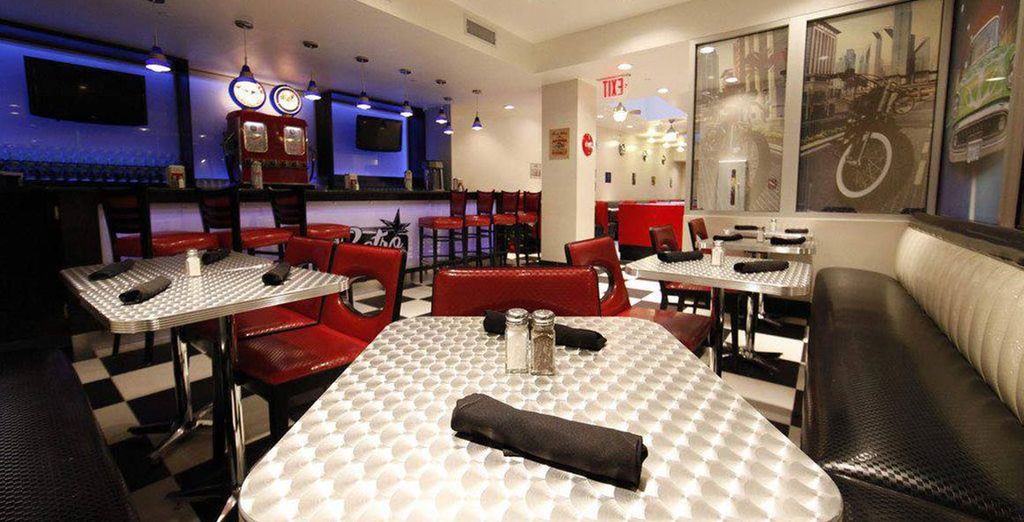 Holiday Inn Lower East Side 4*