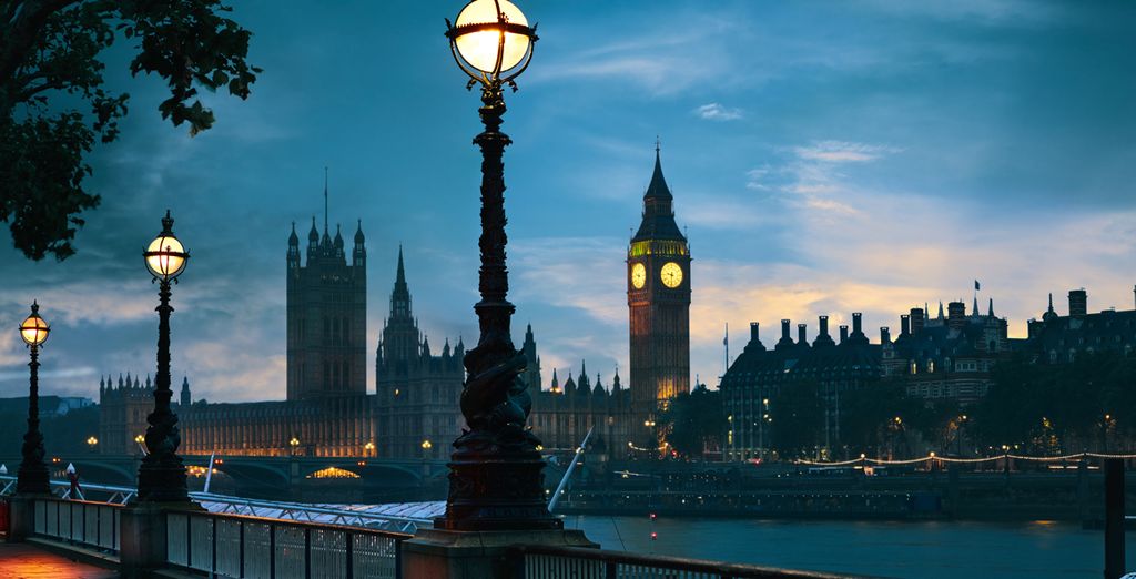 Canary Riverside Plaza Hotel 5*