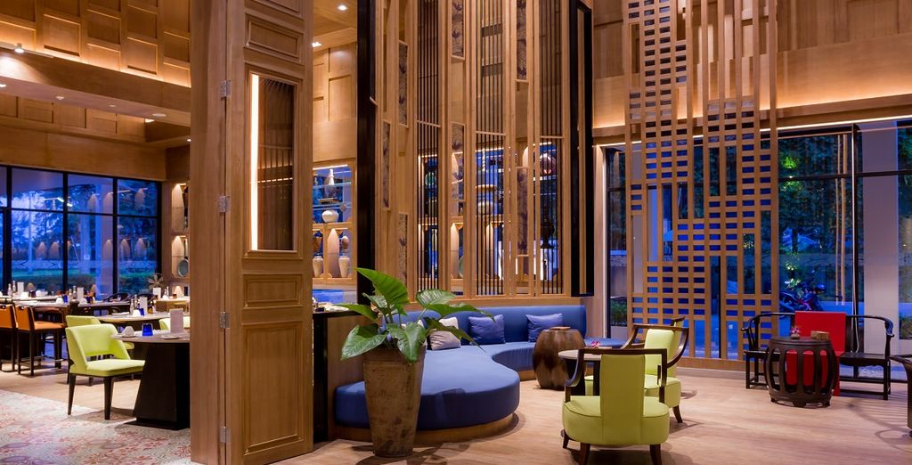 Glow Pratunam Bangkok 4* + Manathai Surin Phuket 4* + Manathai Khao Lak 4*