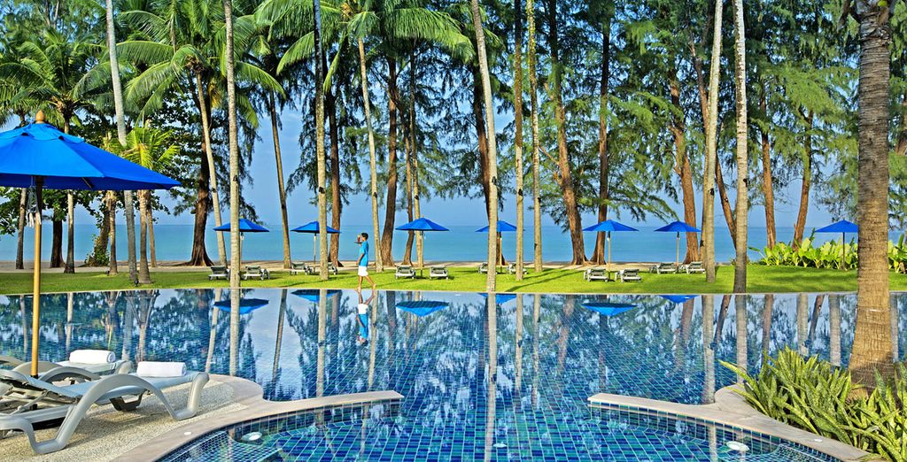 Glow Pratunam Bangkok 4* + Manathai Surin Phuket 4* + Manathai Khao Lak 4*