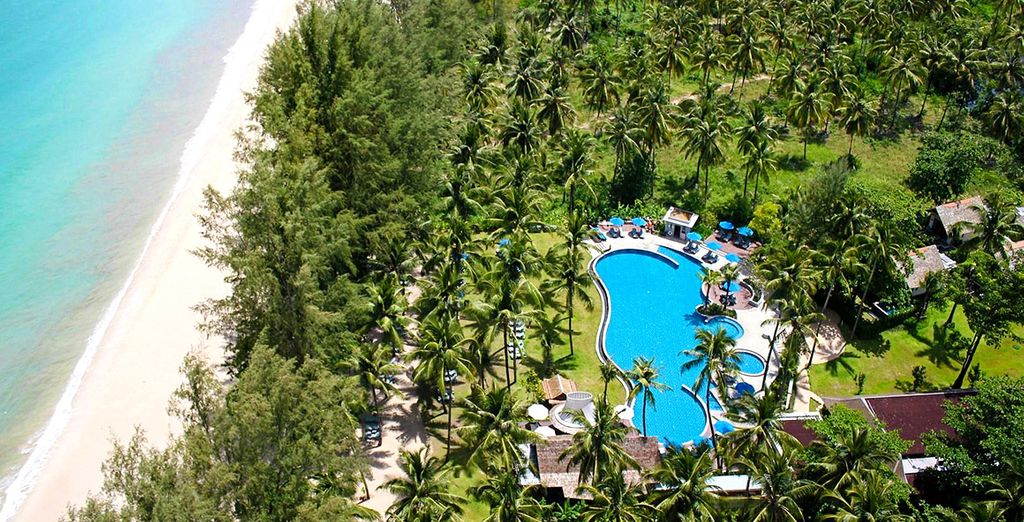 Glow Pratunam Bangkok 4* + Manathai Surin Phuket 4* + Manathai Khao Lak 4*