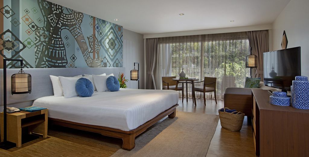 Glow Pratunam Bangkok 4* + Manathai Surin Phuket 4* + Manathai Khao Lak 4*