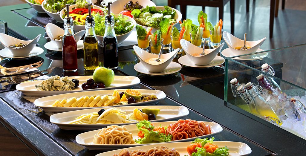 Glow Pratunam Bangkok 4* + Manathai Surin Phuket 4* + Manathai Khao Lak 4*