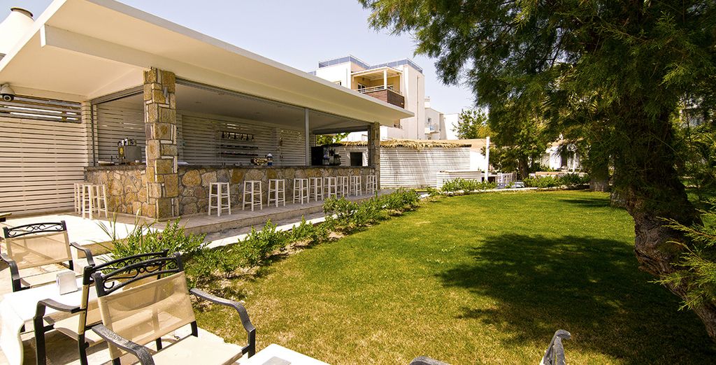 Charm Beach Resort 4*