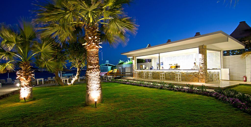 Charm Beach Resort 4*