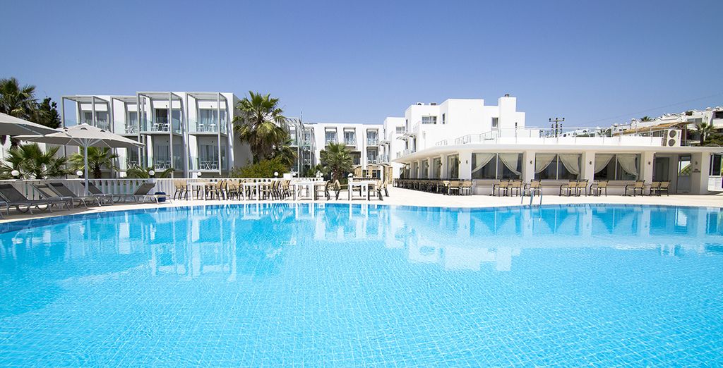 Charm Beach Resort 4*