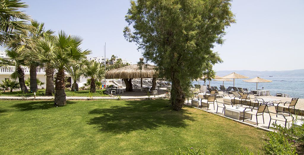 Charm Beach Resort 4*