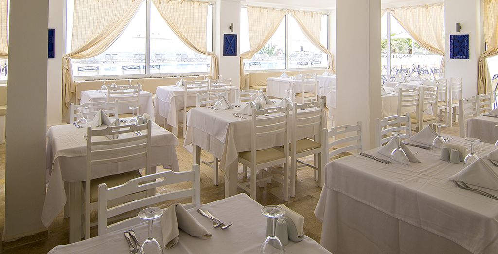 Charm Beach Resort 4*
