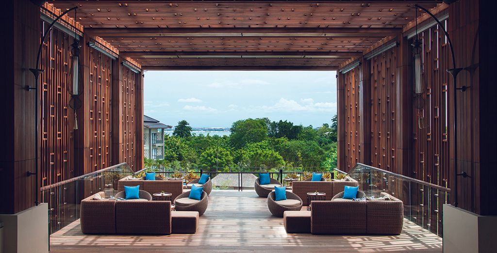 The Mansion Baliwood 5* + Mahagiri Resort Nusa Lembongan 4* + Mövenpick Resort & Spa Jimbaran 5*