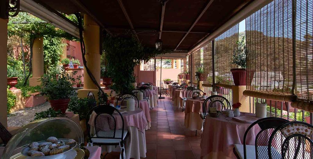 Hotel Villa De Pasquale 4*