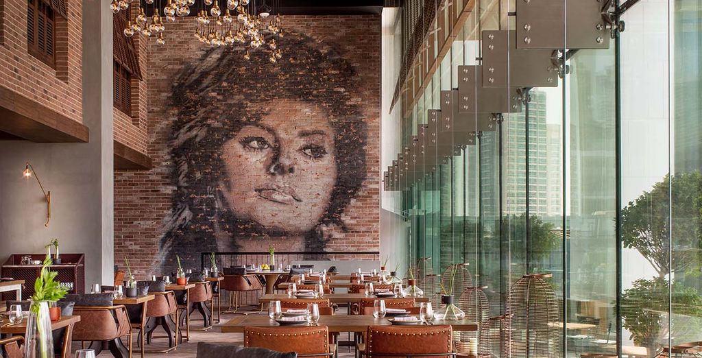 Renaissance Downtown 5*