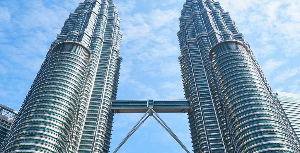 Hotel Stripes Kuala Lumpur 5* + Pangkor Laut Resort 5*