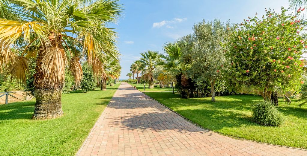 Garden Beach Hotel & Resort 4*