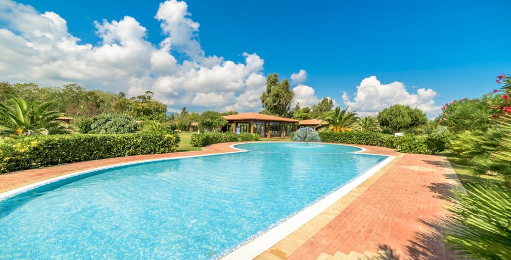 Garden Beach Hotel & Resort 4*