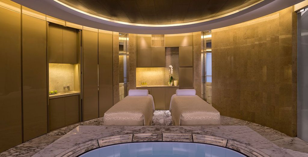 Radisson Blu Yas Island 4* + Hyatt Regency Creek Heights 5*