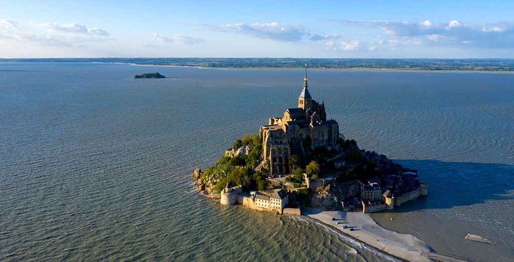 La Normandia, Mont St. Michel e i Castelli della Loira con guida parlante italiano