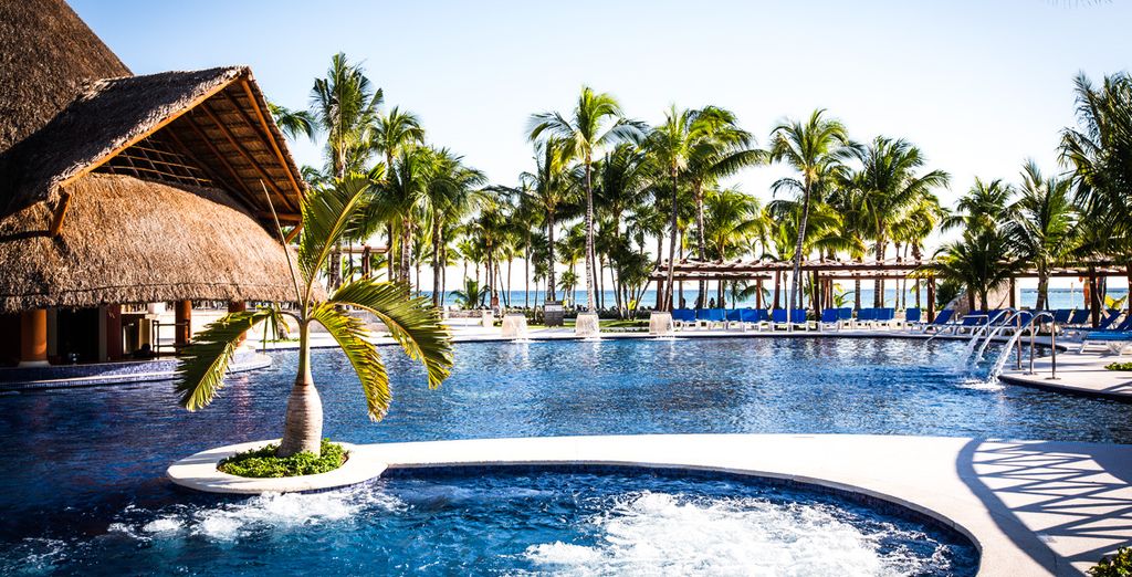 Holiday Inn New York Times Square + Barcelo Maya Beach 5*