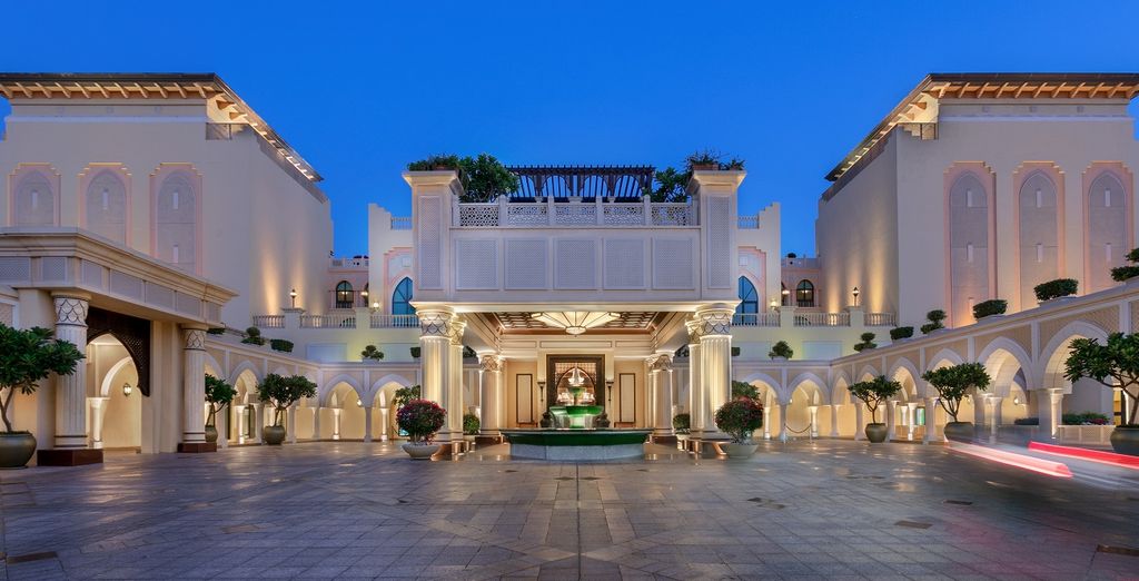 Shangri-La Hotel, Qaryat Al Beri 5*