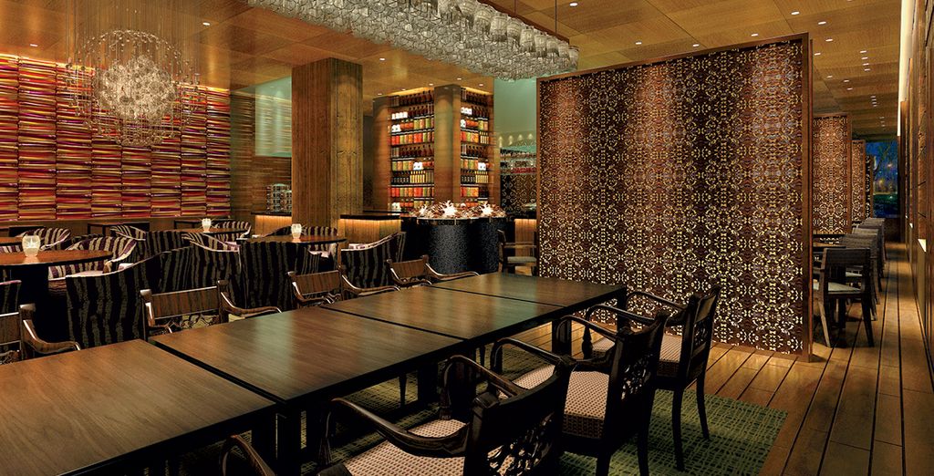 Mövenpick Jumeirah Lakes Towers 5* & The Ritz-Carlton Abu Dhabi Grand Canal 5*
