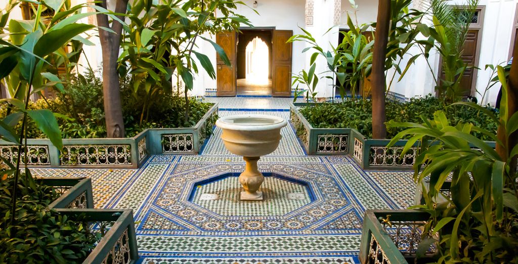Riad White Flowers