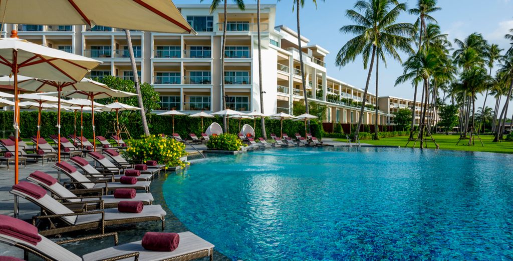 The Empress Premier Hotel Chiang Mai 5* + Holiday Inn Bangkok Sukhumvit 4* + Crowne Plaza Phuket Panwa Beach 5*