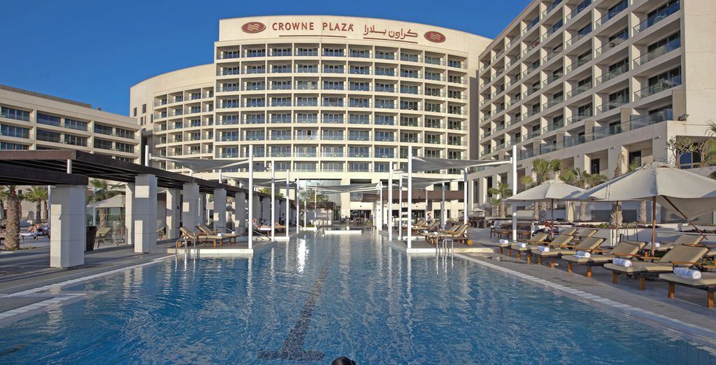 Dubai Hotel JA Ocean View & Abu Dhabi Crownw Plaza YAS