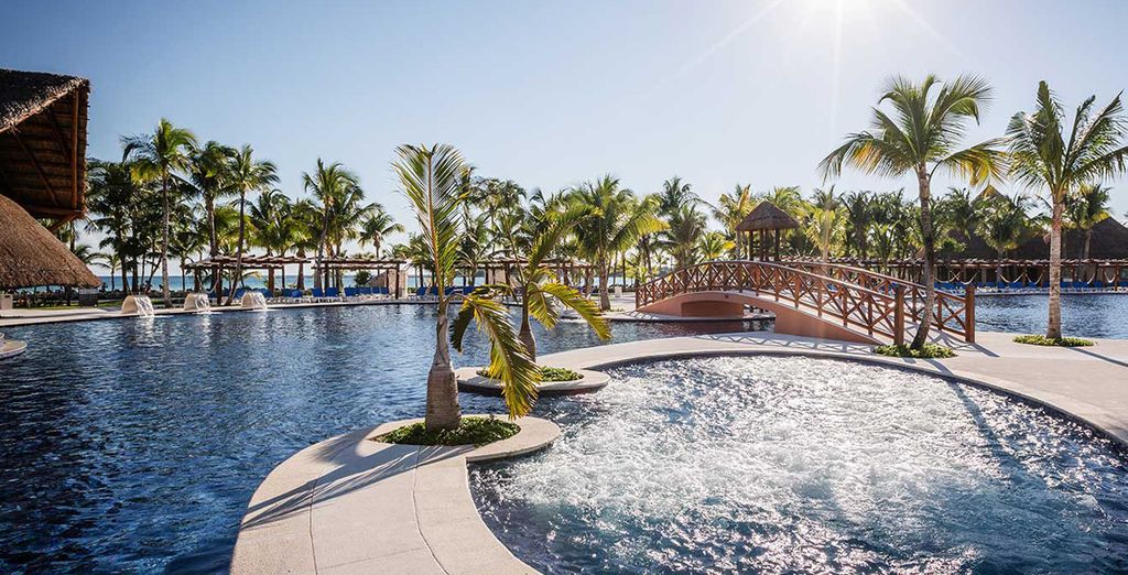 Holiday Inn New York Times Square + Barcelo Maya Beach 5*