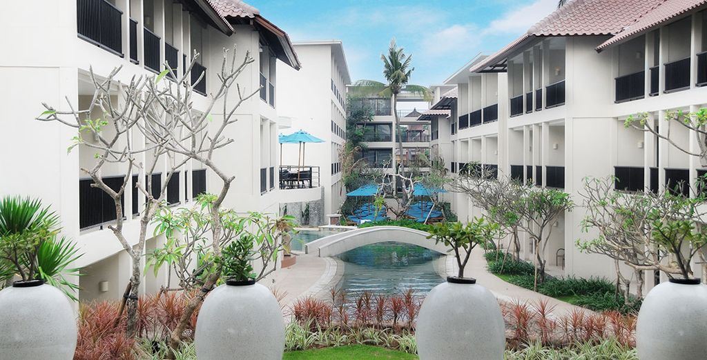 Hotel Swiss Belresort Watu Jimbar 4* o Hotel The Camakila Legian 4*