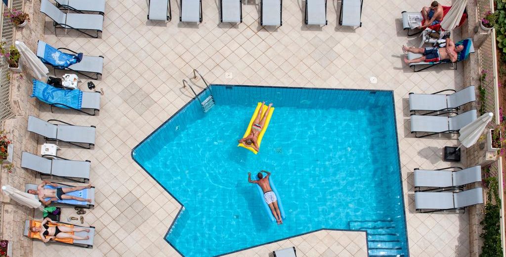 Mari Kristin Beach Hotel 4* + Bella Santorini 4*