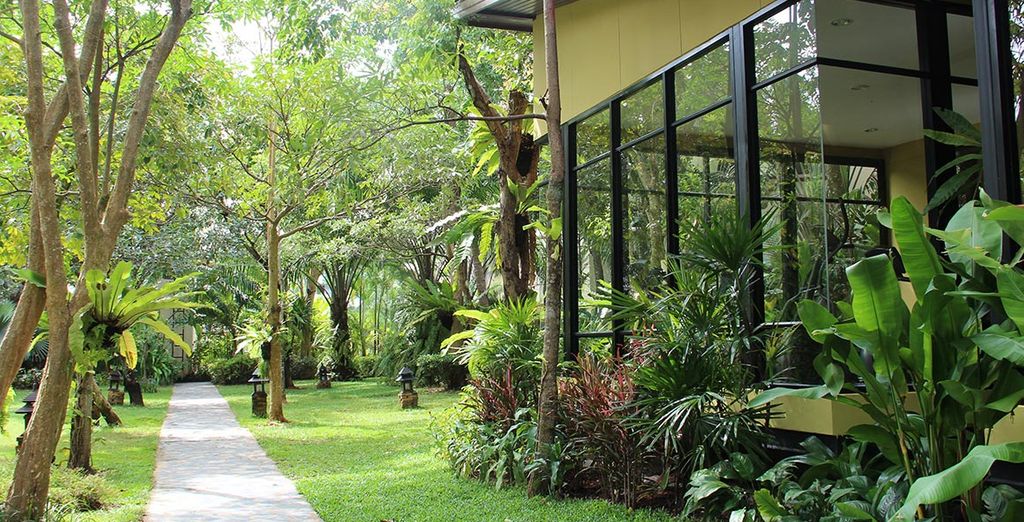 GLOW Pratunam Bangkok 4* + Krabi La Playa Resort 4*